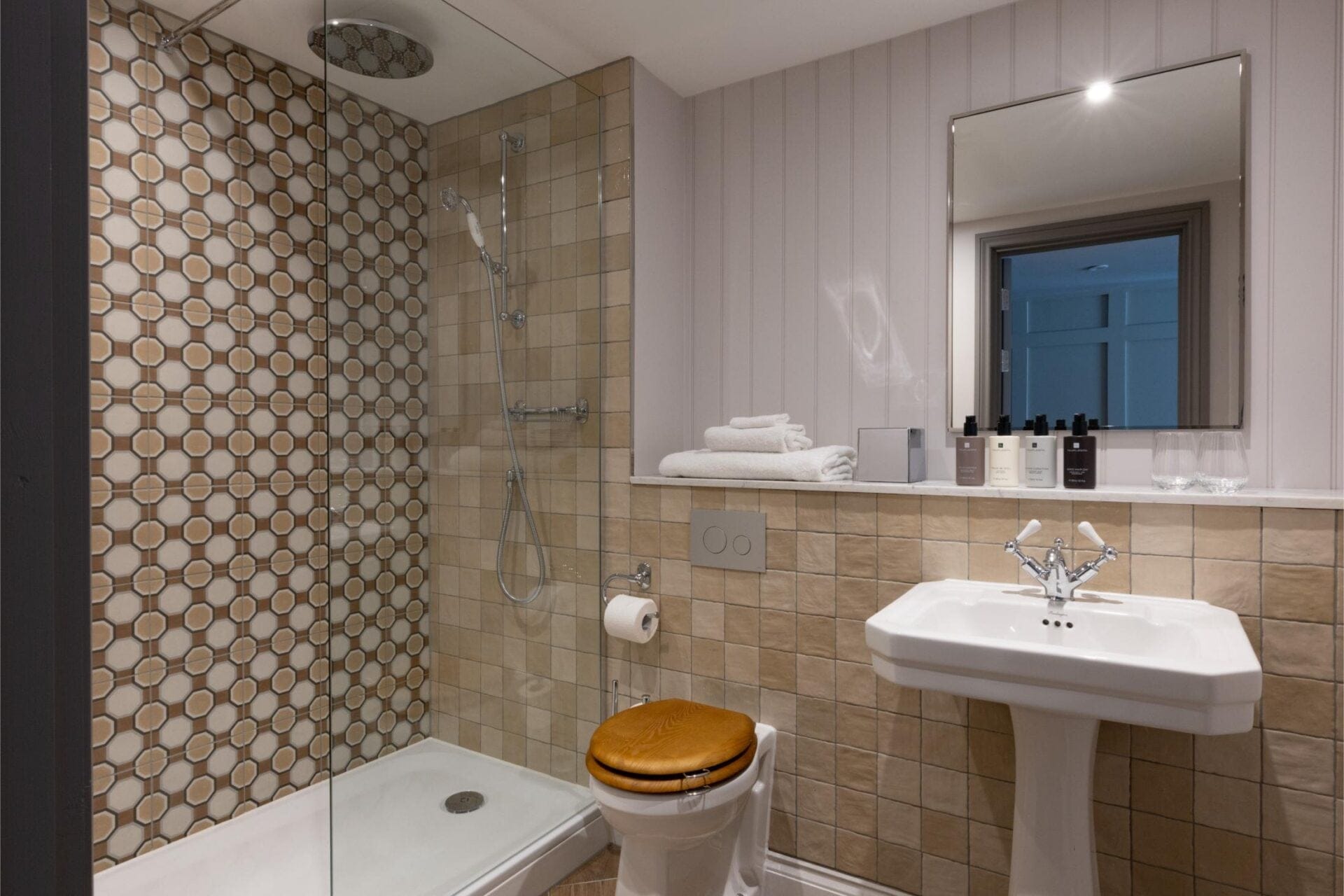 Tiled en-suite, Hotel fit out by ARA Construction
