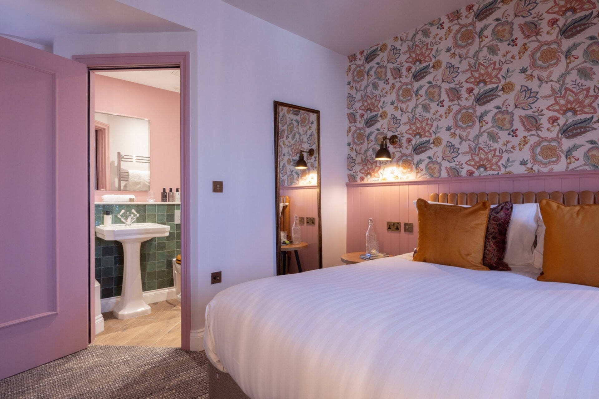 Blush guest room, Hotel fit out by ARA Construction